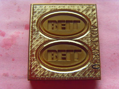 低價(jià)供應(yīng)高品質(zhì)滴膠銅質(zhì)模具，助力箱包配件生產(chǎn)